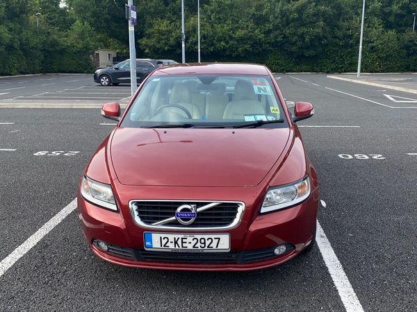 Volvo S40 Saloon, Diesel, 2012, Red