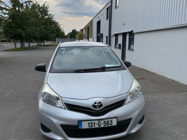 Toyota Yaris Hatchback, Petrol, 2013, Silver