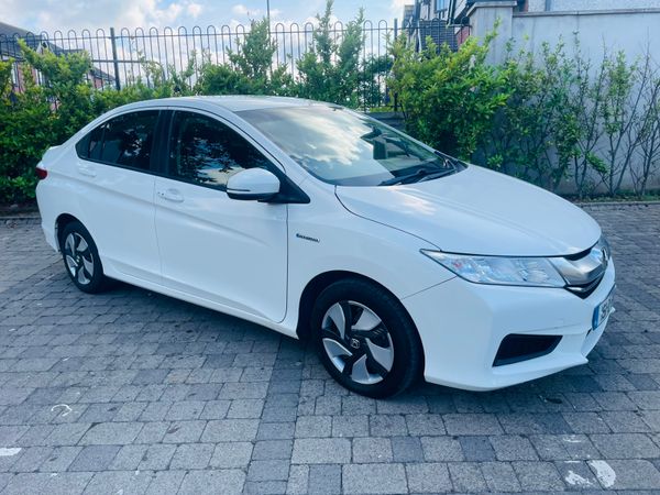 Honda Grace Saloon, Petrol Hybrid, 2015, White