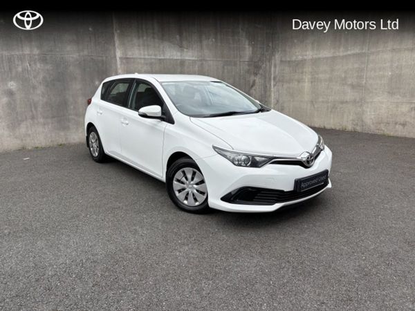 Toyota Auris Hatchback, Diesel, 2016, White