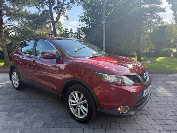 Nissan Qashqai Hatchback, Diesel, 2014, Red