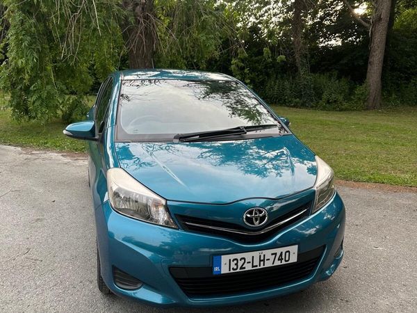Toyota Yaris Hatchback, Petrol, 2013, Blue