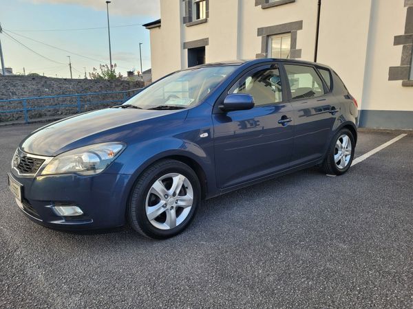 Kia Ceed Hatchback, Diesel, 2010, Blue