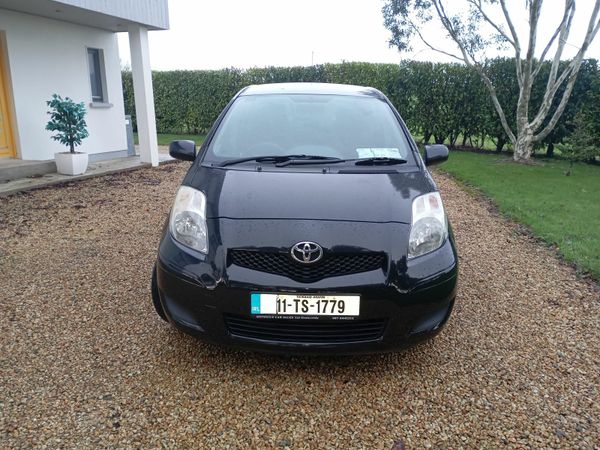 Toyota Yaris Hatchback, Petrol, 2011, Black