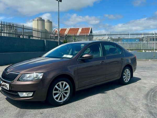 Skoda Octavia Saloon, Petrol, 2015, Brown