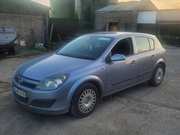 Opel Astra Hatchback, Petrol, 2005, Silver