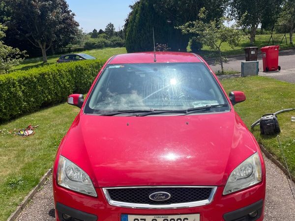 Ford Focus Hatchback, Petrol, 2007, Red