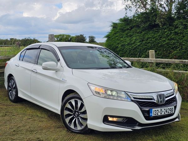 Honda Accord Saloon, Petrol Hybrid, 2013, White