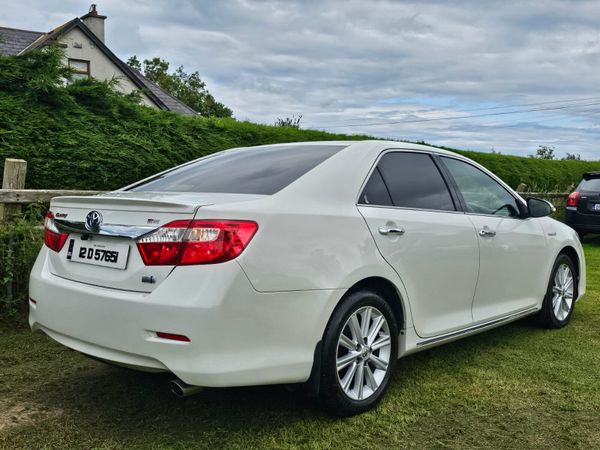 Toyota Camry Saloon, Petrol Hybrid, 2012, White