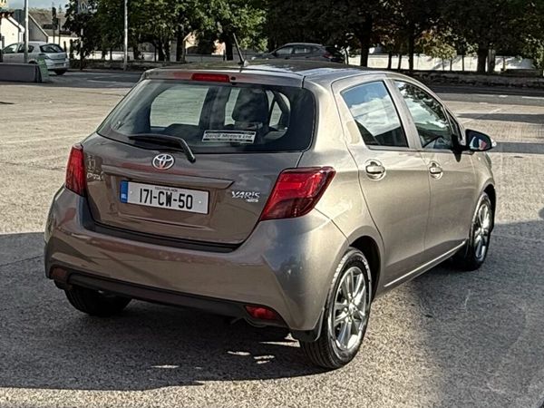 Toyota Yaris Hatchback, Petrol, 2017, Grey