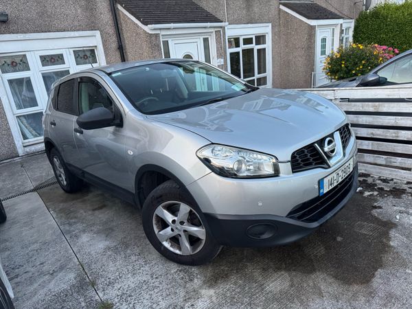 Nissan Qashqai Hatchback, Diesel, 2014, Silver