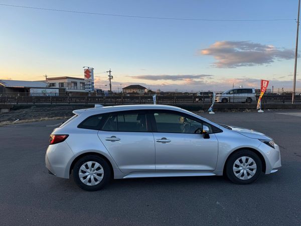 Toyota Corolla Estate, Petrol Hybrid, 2021, Silver