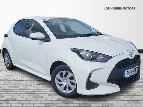 Toyota Yaris Hatchback, Petrol, 2021, White