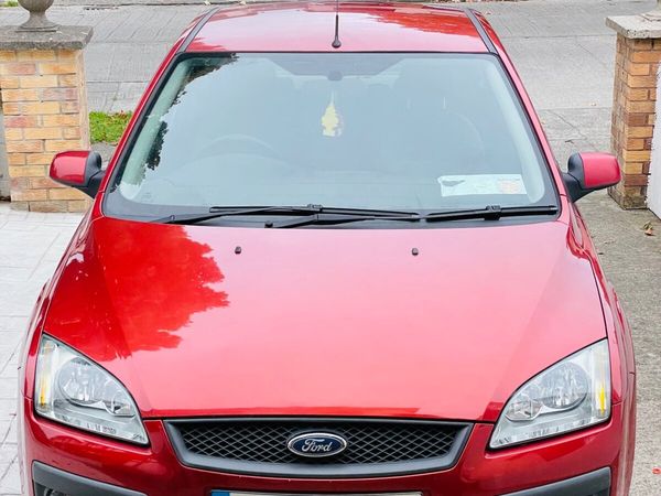 Ford Focus Hatchback, Petrol, 2007, Red