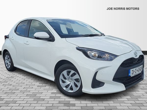 Toyota Yaris Hatchback, Petrol, 2021, White