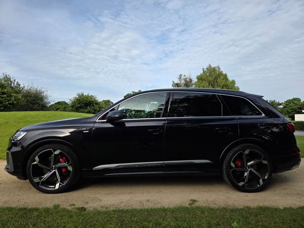 Audi Q7 SUV, Petrol, 2020, Black