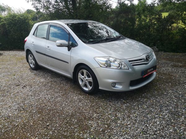 Toyota Auris Hatchback, Diesel, 2010, Silver