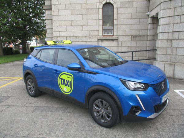 Peugeot 2008 MPV, Electric, 2022, Blue