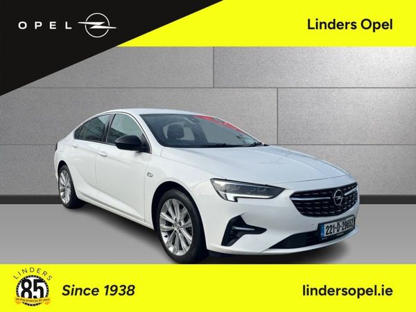 Opel Insignia Hatchback, Diesel, 2022, White