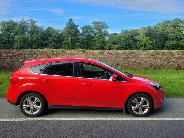 Ford Focus Hatchback, Petrol, 2012, Red
