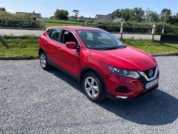 Nissan Qashqai Hatchback, Diesel, 2019, Red