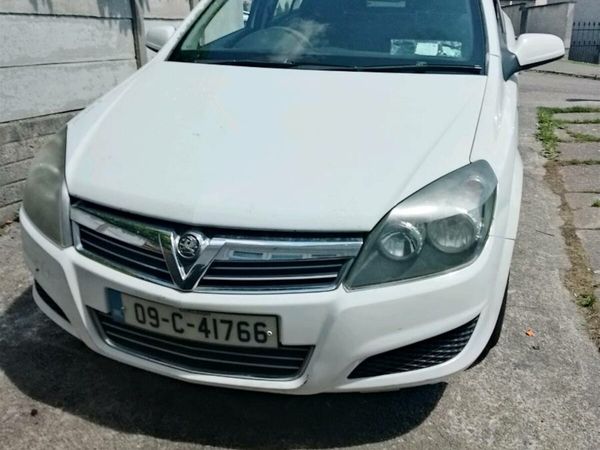 Vauxhall Astra Hatchback, Diesel, 2009, White