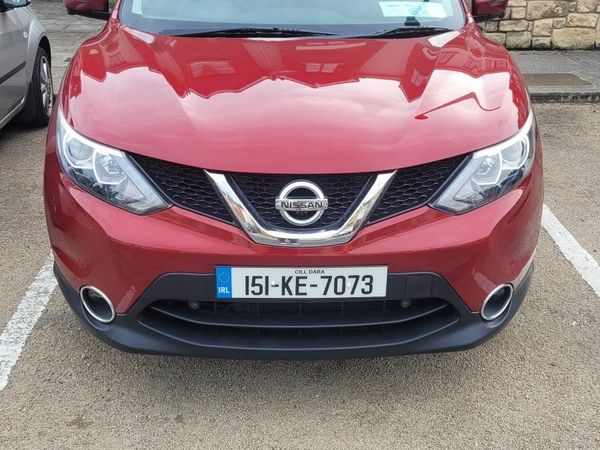 Nissan Qashqai Hatchback, Petrol, 2015, Red