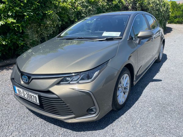 Toyota Corolla Saloon, Petrol Hybrid, 2019, Green