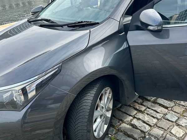Toyota Corolla Saloon, Diesel, 2015, Grey