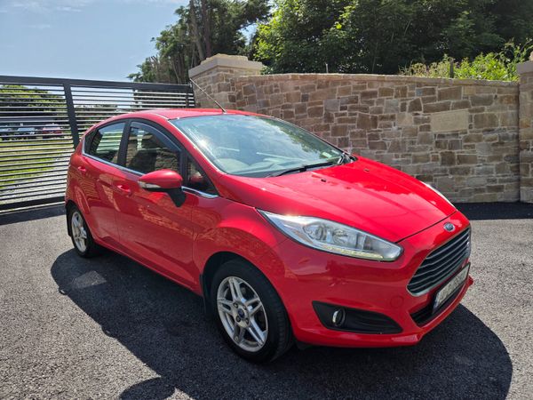 Ford Fiesta Hatchback, Petrol, 2014, Red