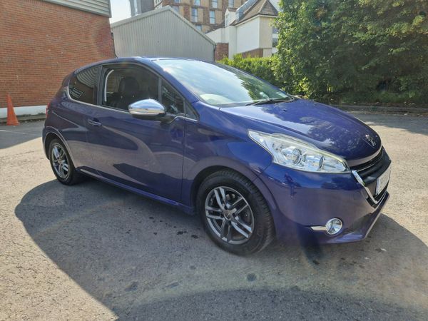 Peugeot 208 Hatchback, Petrol, 2015, Blue