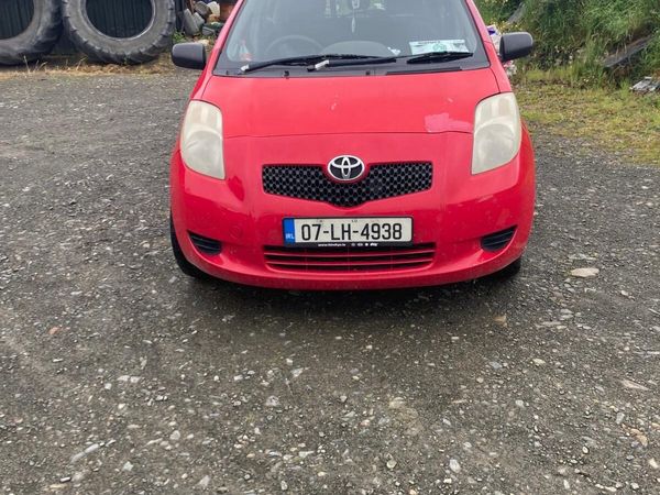 Toyota Yaris Hatchback, Petrol, 2007, Red