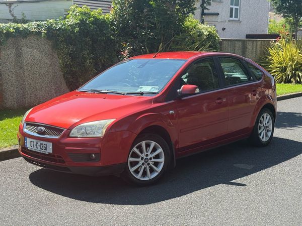 Ford Focus Hatchback, Petrol, 2007, Red