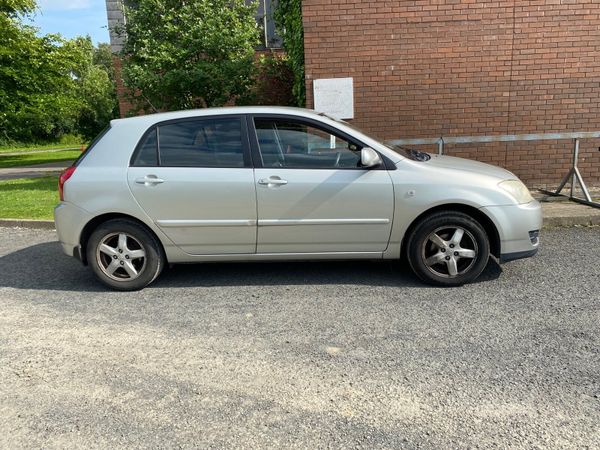 Toyota Corolla Hatchback, Petrol, 2007, Silver