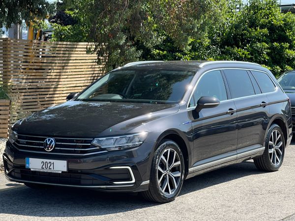 Volkswagen Passat Estate, Petrol Hybrid, 2021, Grey