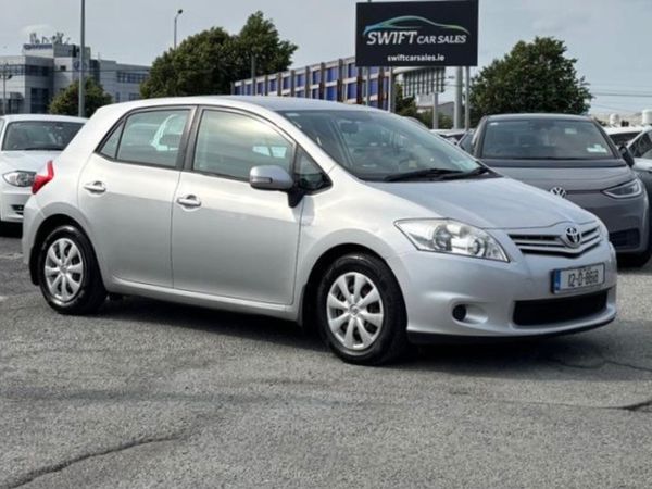 Toyota Auris Hatchback, Diesel, 2012, Silver