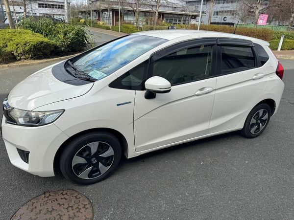 Honda Fit Hatchback, Petrol Hybrid, 2016, White
