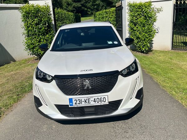 Peugeot 2008 MPV, Petrol, 2023, White