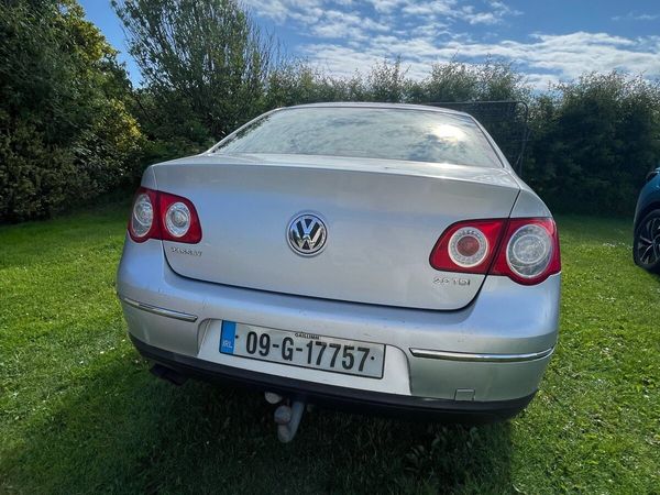 Volkswagen Passat Saloon, Diesel, 2009, Silver