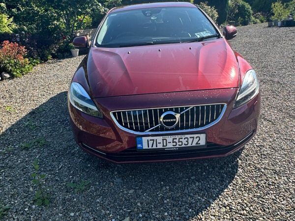 Volvo V40 Hatchback, Diesel, 2017, Red