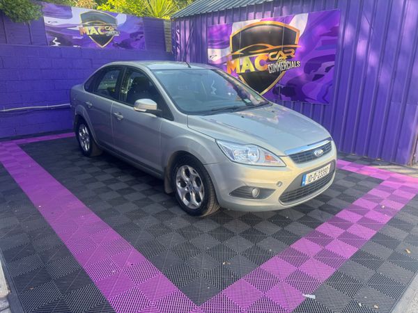 Ford Focus Saloon, Diesel, 2010, Gold
