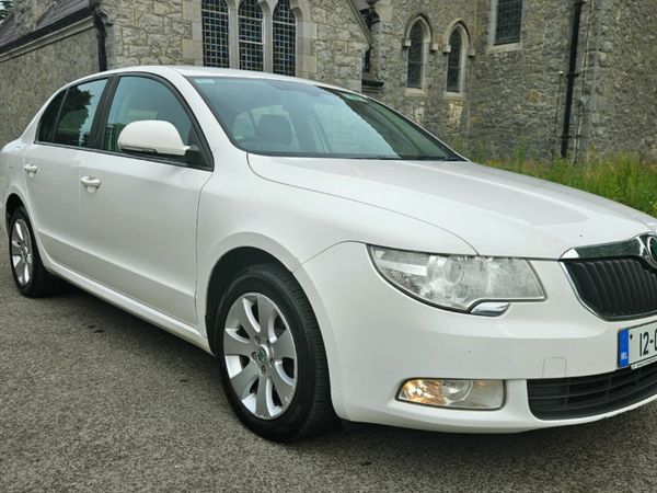 Skoda Superb Hatchback, Diesel, 2012, White
