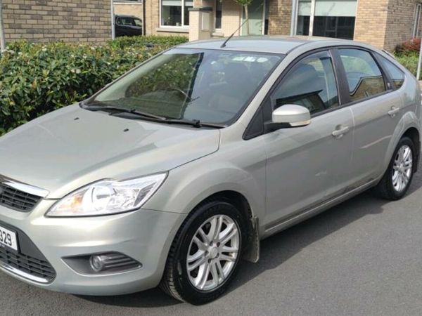 Ford Focus Hatchback, Diesel, 2009, Gold