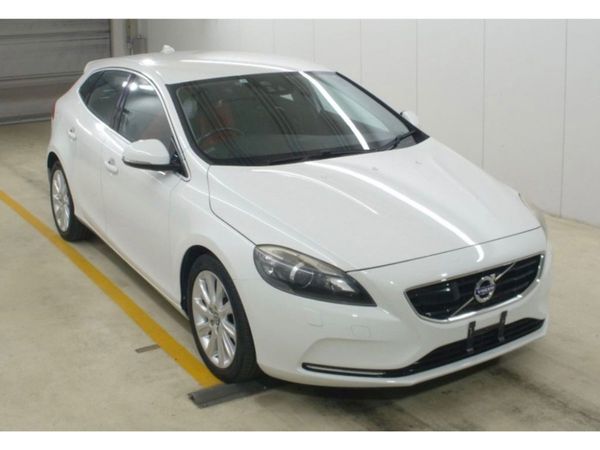 Volvo V40 Hatchback, Petrol, 2013, White