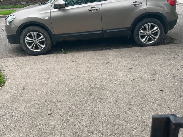 Nissan Qashqai Hatchback, Diesel, 2011, Brown