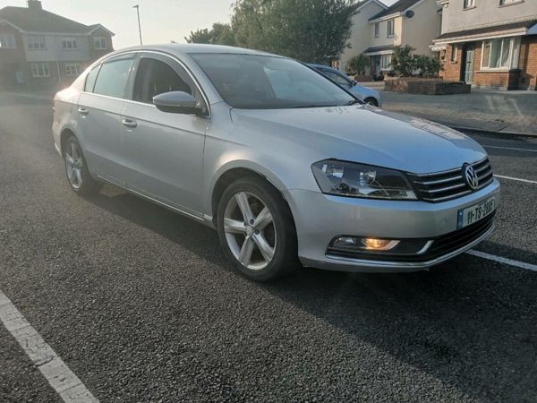 Volkswagen Passat Saloon, Diesel, 2011, Silver