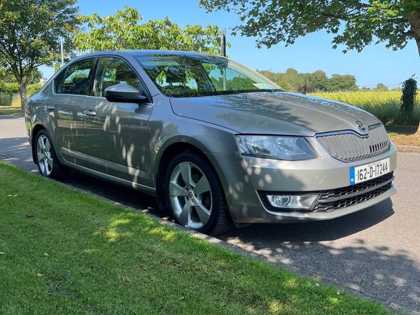 Skoda Octavia Saloon, Diesel, 2016, Beige