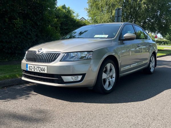 Skoda Octavia Saloon, Diesel, 2016, Beige