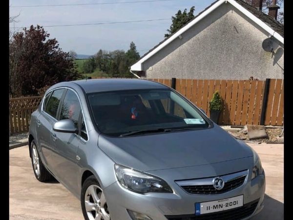 Vauxhall Astra Hatchback, Diesel, 2011, Silver