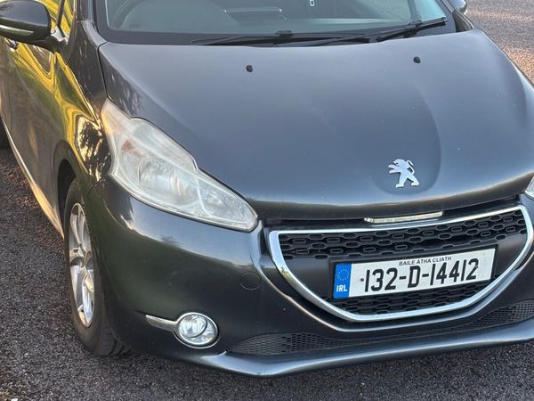 Peugeot 208 Hatchback, Petrol, 2013, Grey